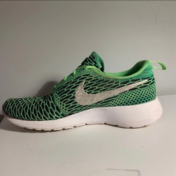 Nike Shoes size 9 - Picture 5 of 6